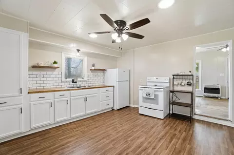 Kitchen - 3016 Old Springfield Rd, Springfield, OH 45502 photo 2 of 3