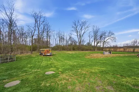 Exterior - 3016 Old Springfield Rd, Springfield, OH 45502 photo 9 of 10