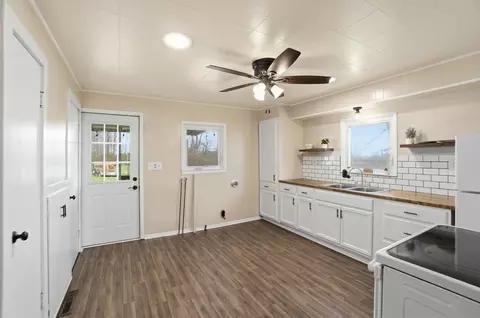 Kitchen - 3016 Old Springfield Rd, Springfield, OH 45502 photo 1 of 3