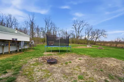 Exterior - 3016 Old Springfield Rd, Springfield, OH 45502 photo 8 of 10