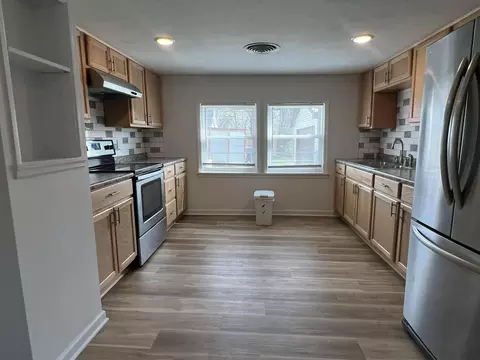 Kitchen - 533 Lyle Ave, Springfield, OH 45505 photo 1 of 4