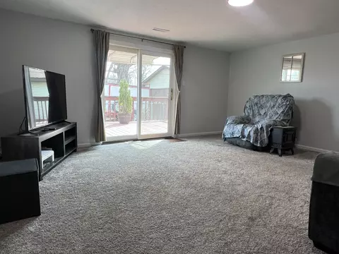 Living - 533 Lyle Ave, Springfield, OH 45505 photo 2 of 2