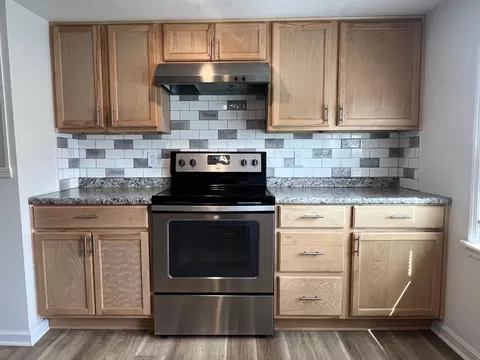 Kitchen - 533 Lyle Ave, Springfield, OH 45505 photo 2 of 4