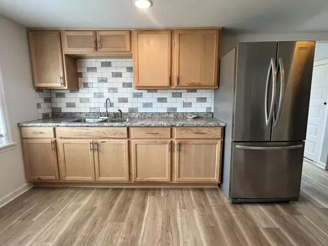 Kitchen - 533 Lyle Ave, Springfield, OH 45505 photo 3 of 4