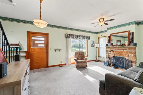 Living - 329 S Western Ave, Springfield, OH 45506 photo 2 of 4