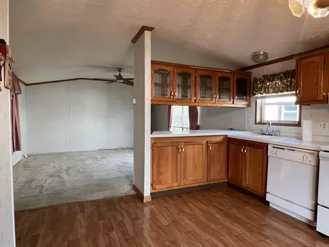 Living - 22 Sunset Dr, Springfield, OH 45504 photo 1 of 2