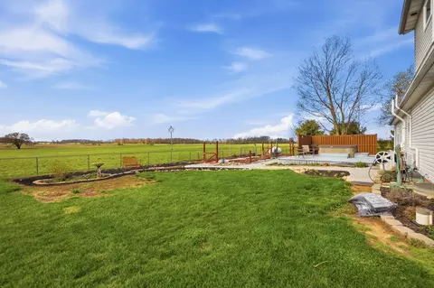 Exterior - 281 W Jackson Rd, Springfield, OH 45502 photo 10 of 11