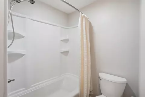 Bath - 281 W Jackson Rd, Springfield, OH 45502 photo 1 of 6