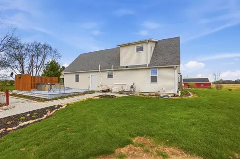 Exterior - 281 W Jackson Rd, Springfield, OH 45502 photo 7 of 11