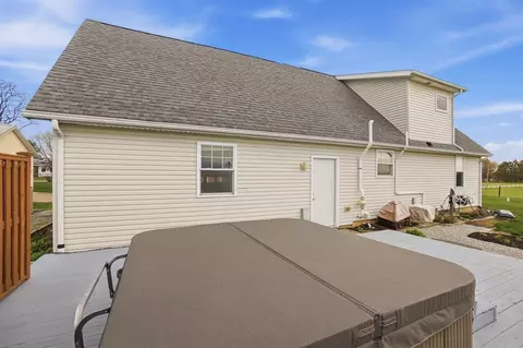 Exterior - 281 W Jackson Rd, Springfield, OH 45502 photo 9 of 11