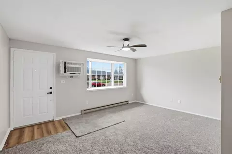 Living - 1052 Cheyenne Ave #1052, Springfield, OH 45503 photo 1 of 3