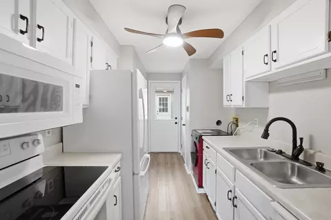 Entry Way - 1052 Cheyenne Ave #1052, Springfield, OH 45503 photo 1 of 2