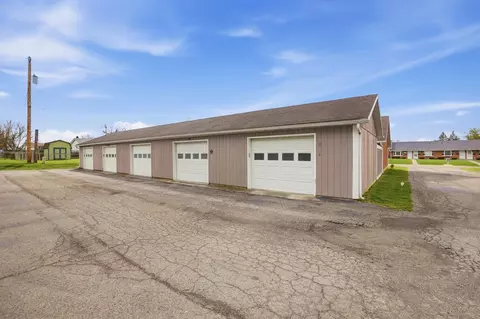 Exterior - 1052 Cheyenne Ave #1052, Springfield, OH 45503 photo 5 of 7