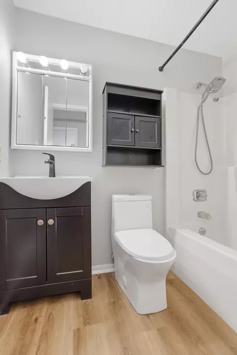 Bath - 1052 Cheyenne Ave #1052, Springfield, OH 45503 photo 2 of 2
