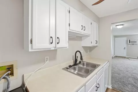 Kitchen - 1052 Cheyenne Ave #1052, Springfield, OH 45503 photo 1 of 2