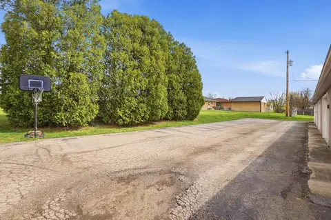 Exterior - 1052 Cheyenne Ave #1052, Springfield, OH 45503 photo 6 of 7