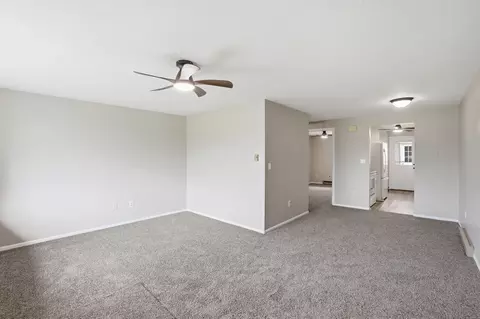 Living - 1052 Cheyenne Ave #1052, Springfield, OH 45503 photo 2 of 3