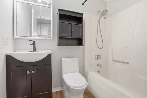 Bath - 1052 Cheyenne Ave #1052, Springfield, OH 45503 photo 1 of 2