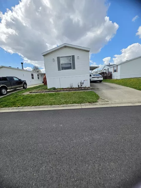 1221 Hazel Nut Ln, Sidney, OH 45365