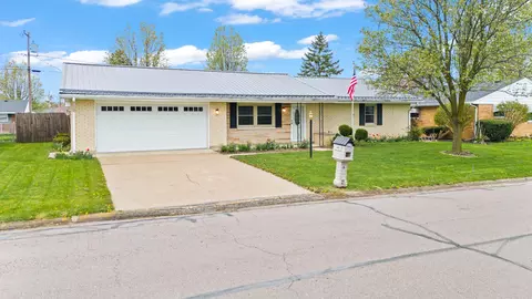 1344 Oaktree Dr, Greenville, OH 45331