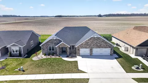 945 Rosenthal Dr, Tipp City, OH 45371