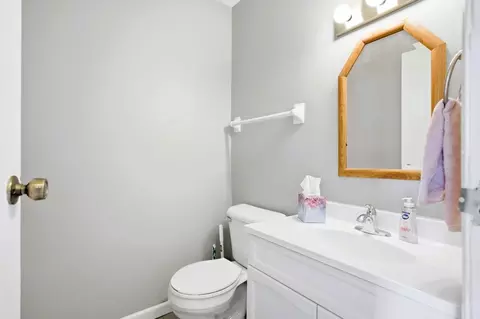 Bath - 615 Villa Rd #B, Springfield, OH 45503 photo 2 of 4