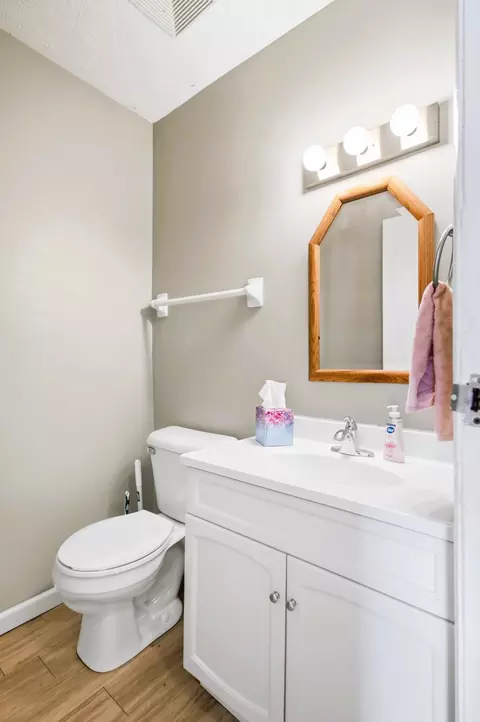Bath - 615 Villa Rd #B, Springfield, OH 45503 photo 3 of 4