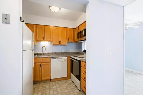 Kitchen - 615 Villa Rd #B, Springfield, OH 45503 photo 2 of 4