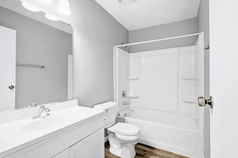 Bath - 615 Villa Rd #B, Springfield, OH 45503 photo 1 of 4