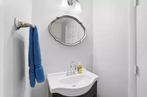 Bath - 1215 Northgate Rd, Springfield, OH 45504 photo 6 of 7
