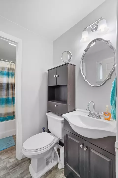 Bath - 1215 Northgate Rd, Springfield, OH 45504 photo 2 of 7