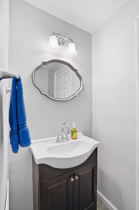 Bath - 1215 Northgate Rd, Springfield, OH 45504 photo 5 of 7