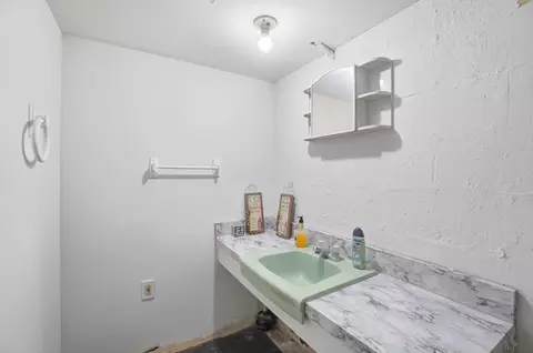 Bath - 1215 Northgate Rd, Springfield, OH 45504 photo 4 of 7