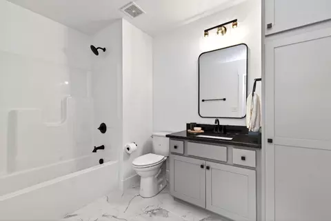 Bath - 1758 Northpoint Ln, Springfield, OH 45503 photo 3 of 3