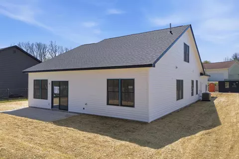Exterior - 1758 Northpoint Ln, Springfield, OH 45503 photo 4 of 9