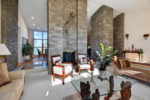 Living - 2685 Kilkenny Ct, Springfield, OH 45503 photo 5 of 10