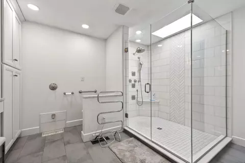 Bath - 2685 Kilkenny Ct, Springfield, OH 45503 photo 2 of 9