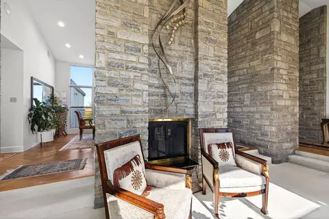 Living - 2685 Kilkenny Ct, Springfield, OH 45503 photo 7 of 10