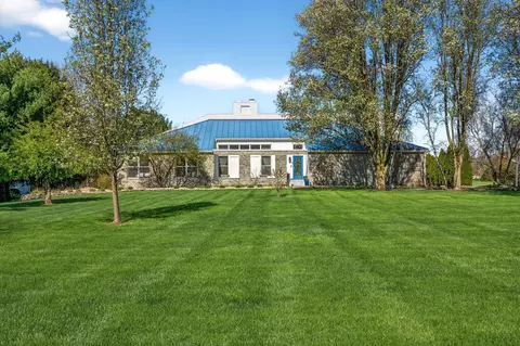 Exterior - 2685 Kilkenny Ct, Springfield, OH 45503 photo 2 of 16