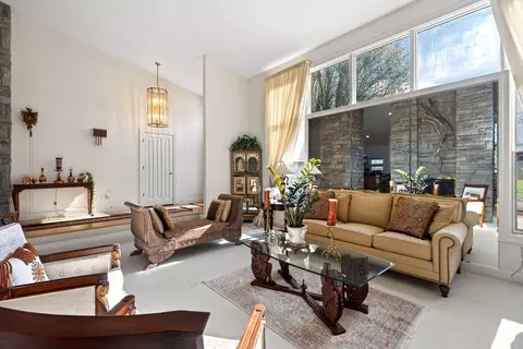Living - 2685 Kilkenny Ct, Springfield, OH 45503 photo 4 of 10