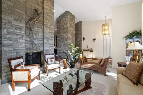 Living - 2685 Kilkenny Ct, Springfield, OH 45503 photo 6 of 10