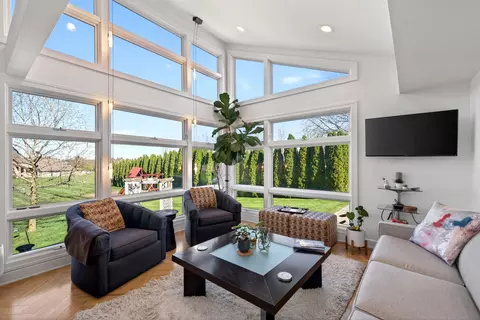 Living - 2685 Kilkenny Ct, Springfield, OH 45503 photo 8 of 10