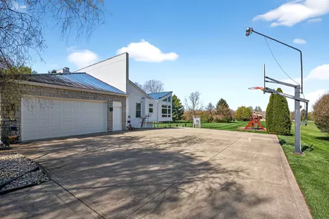Exterior - 2685 Kilkenny Ct, Springfield, OH 45503 photo 9 of 16
