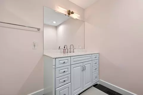 Bath - 2685 Kilkenny Ct, Springfield, OH 45503 photo 6 of 9