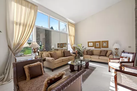 Living - 2685 Kilkenny Ct, Springfield, OH 45503 photo 2 of 10