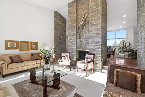 Living - 2685 Kilkenny Ct, Springfield, OH 45503 photo 3 of 10