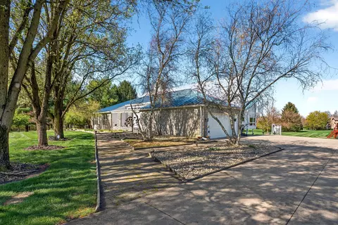 Exterior - 2685 Kilkenny Ct, Springfield, OH 45503 photo 4 of 16