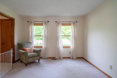 Living - 3628 Petre Rd, Springfield, OH 45502 photo 2 of 3
