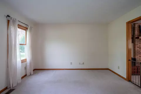 Living - 3628 Petre Rd, Springfield, OH 45502 photo 3 of 3