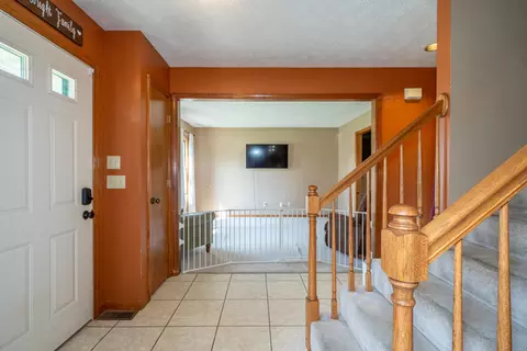 Entry Way - 3628 Petre Rd, Springfield, OH 45502 photo 2 of 2